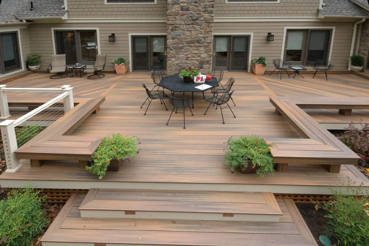 Modern Outdoor Deck Design